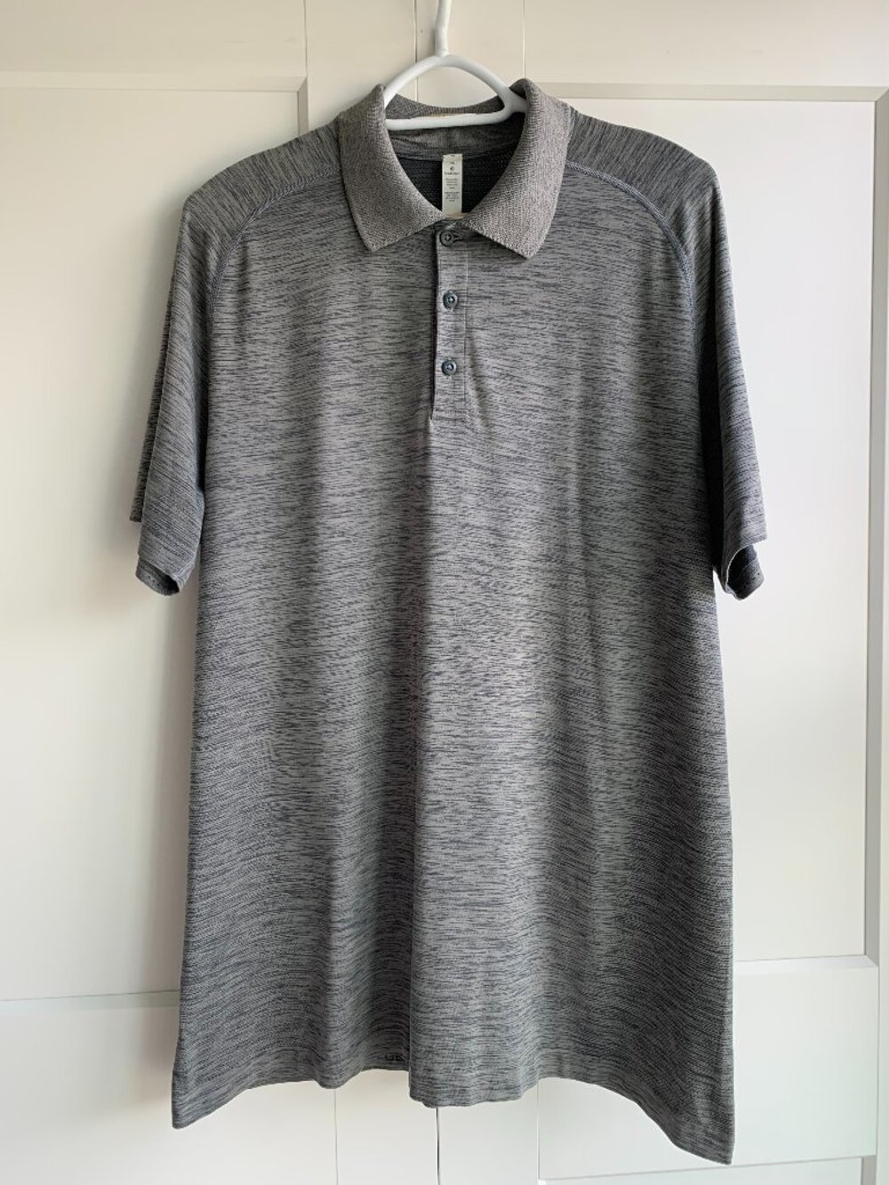 Lululemon Men's Summer Short Sleeve T shirt size XL in Gray